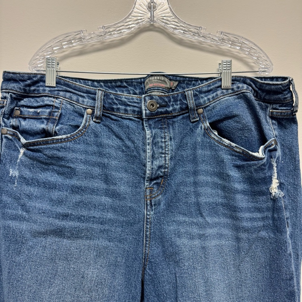 Torrid‎ Classic Denim High Rise Straight Artisan Hem Jeans Mild Distressing 18T - Picture 2 of 12